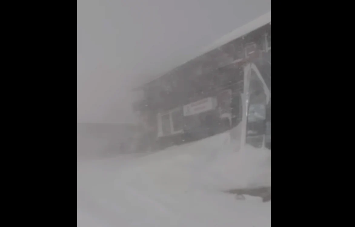 Refugiul Salvamont din Bucegi FOTO captură video