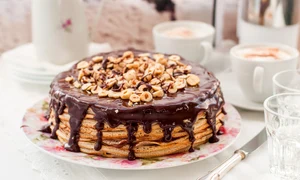 Tort de clatite  Sursa foto shutterstock 357884531 jpg