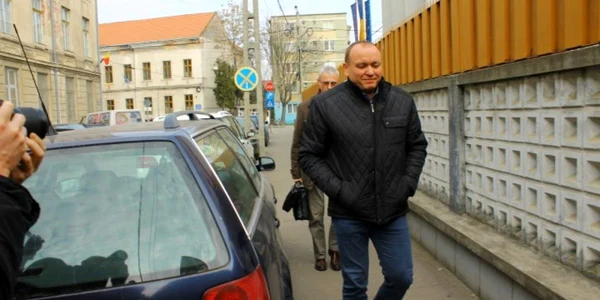 chestor liviu taut 