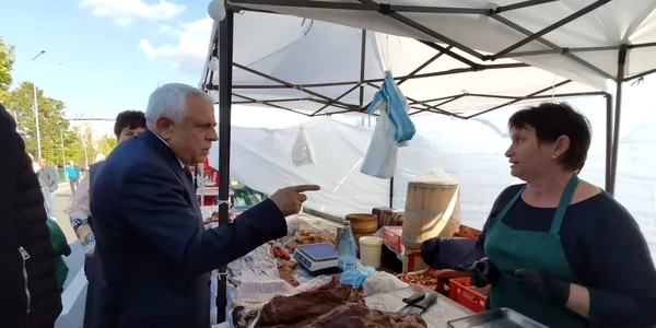 ziua recoltei la slatina 2022 ministrul petre daea in vizita (1256) jpg