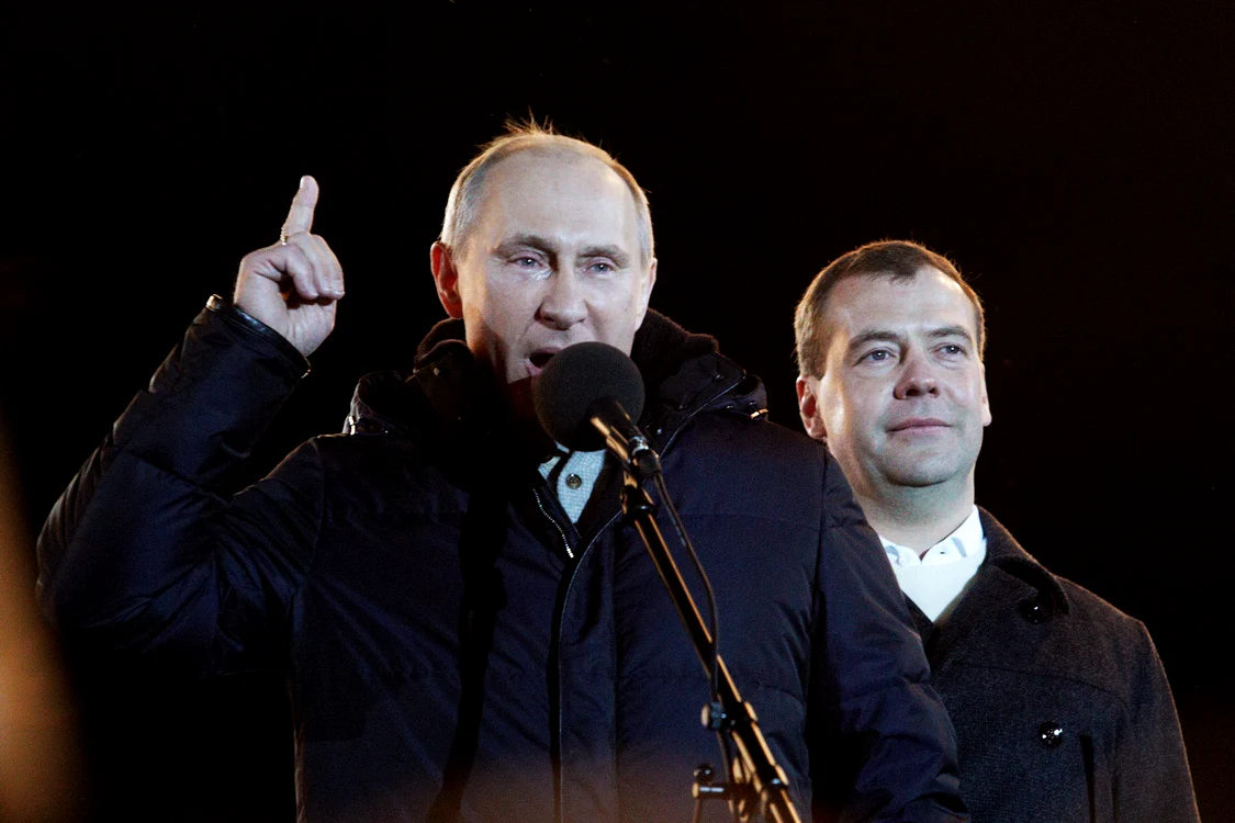 Medvedev este mâna dreaptă a lui Putin