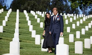 Meghan și Harry au depus flori culese din propria grădină jpeg