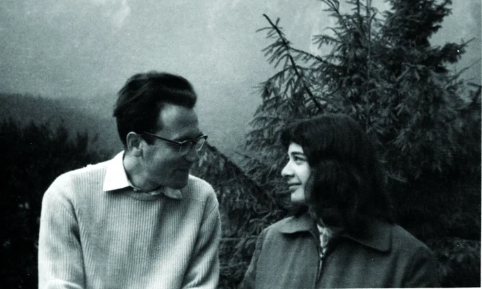 Petre Alexandrescu şi Maria Alexandrescu Vianu, pe terasă, la Zamora, în iulie 1960