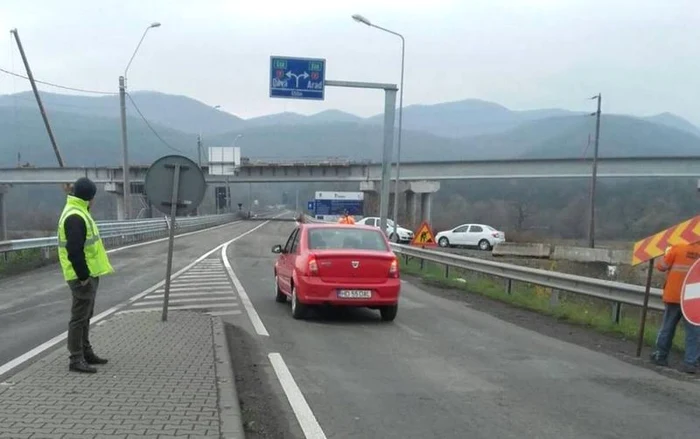 Circulaţia a fost reluată pe pod. FOTO: DRDP Timişoara.