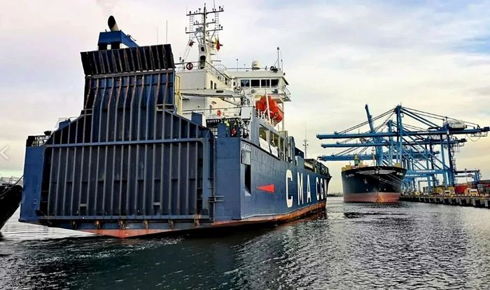 Imensa navă a sosit ieri. FOTOGRAFII: Facebook/ ConstantaPort