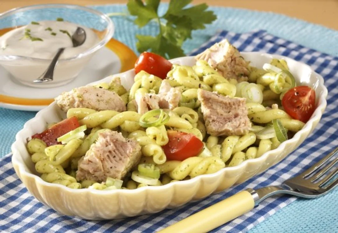 
    Cand vrei sa prepari o cina satioasa rapidă, alege aceasta salata de pesteclickpoftabuna.ro  