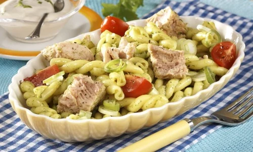 salata de paste cu peste 580x400 jpeg