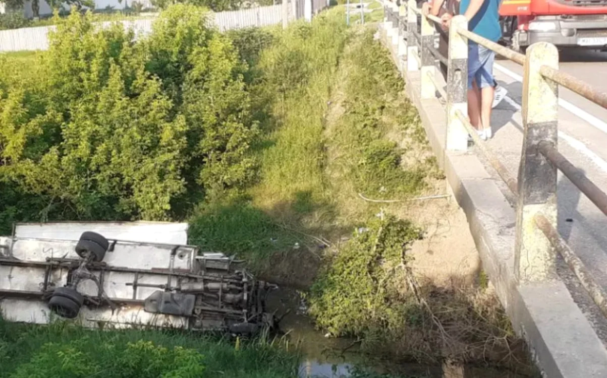 TIR dulciuri accident FOTO ISU Vaslui 2