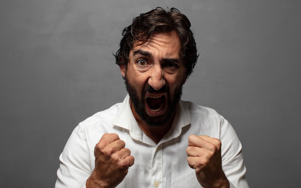 Cum se radicalizează românii până la a comite infracțiuni. Explicațiile alarmante ale unui psiholog