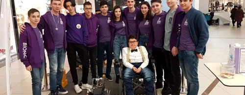 Workshop caritabil într-un mall vâlcean al Clubului de Robotică din Colegiul Mircea cel Bătrân Vâlcea Foto Adevărul - credit Iustina Cărămidă