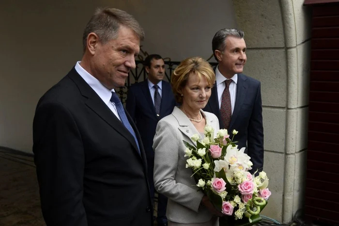 Klaus Iohannis, preşedintele ales al României, întâmpinat la Palatul Elisabeta de principesa Margareta şi de principele Radu FOTO Mediafax