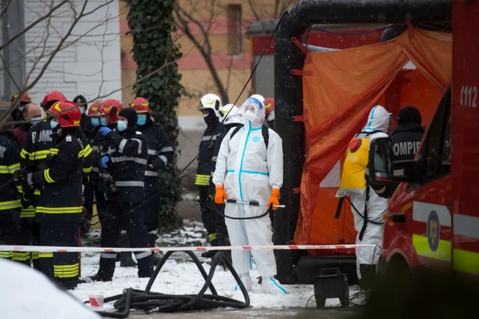 Un incendiu de proporţii a avut loc la Institutul "Matei Balş" din Bucureşti, vineri dimineaţă, în jurul orei 5:30 FOTO Mediafax/Andreea Alexandru