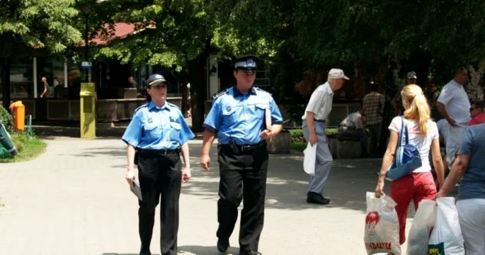 Poliţiştii vor fi văzuţi mai des decât de obicei în preajma liceelor unde se derulează BAC 2015