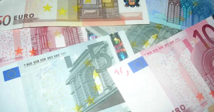 În 2009, românii au trimis în ţară jumătate din sumele din 2008