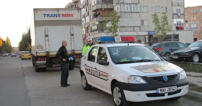 Poliţiştii au instalat filtre la toate ieşirile din oraş