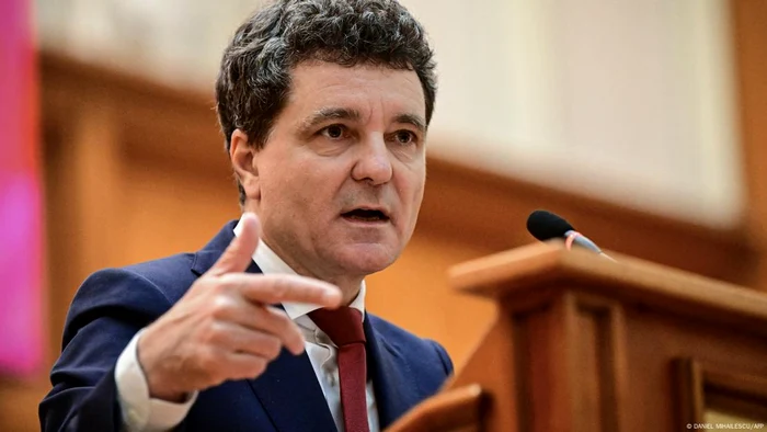 Nicușor Dan a fost acuzat de AUR și PSD că nu ar fi respectat Constituția