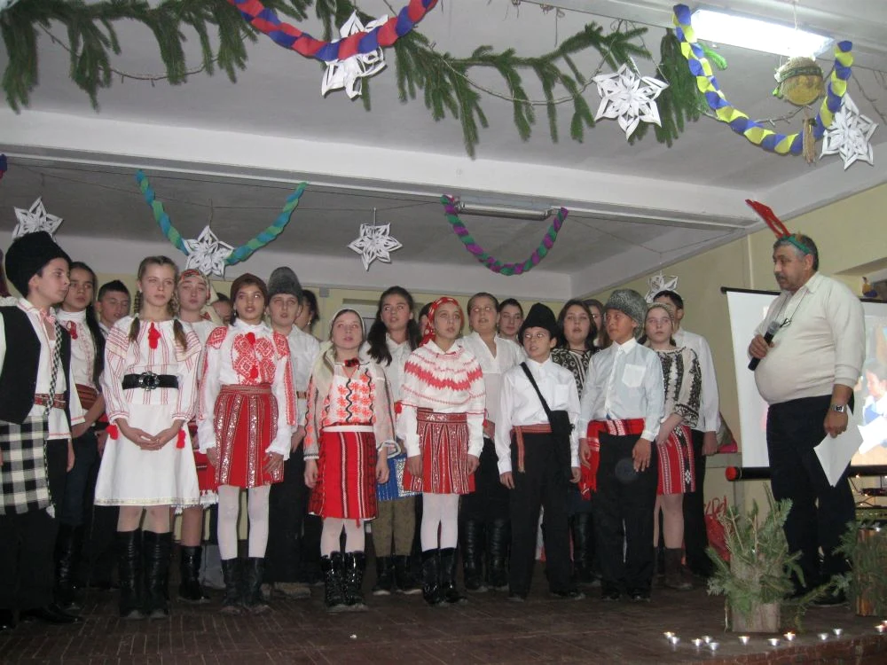 Copiii din Ciocăneşti reînvie tradiţiile de iarnă