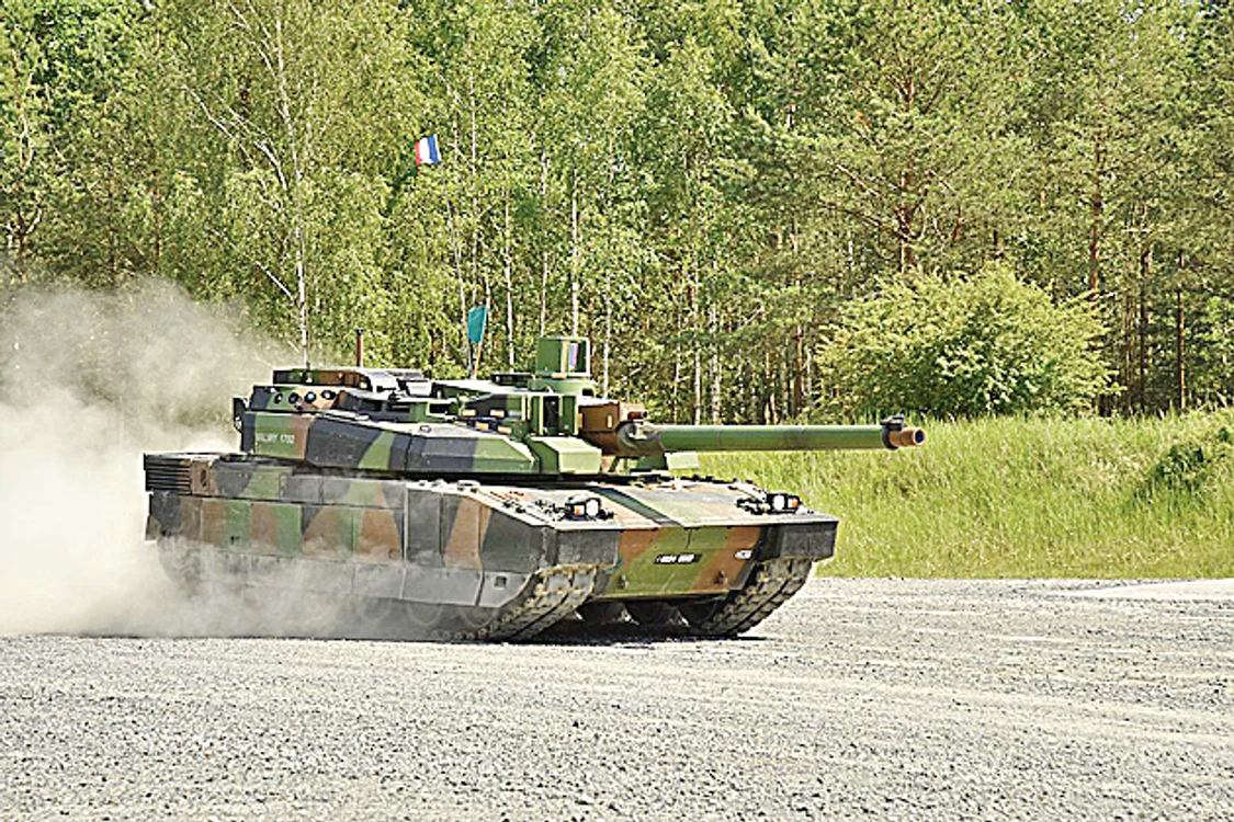 Tancul AMX 56 Leclerc  poate lovi, din mers, o  ţintă aflată la 4 kilometri