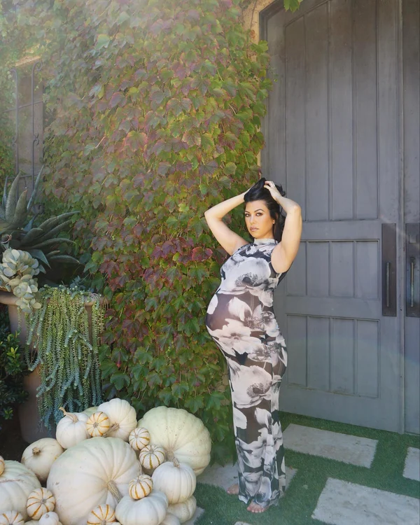 Kourtney Kardashian și-a împânzit curtea cu dovleci (Foto: Instagram)