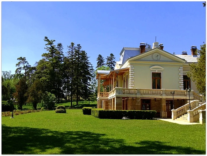 Laura Cosoi şi iubitul ei, Cosmin, se vor căsători la Conacul Polizu, din judeţul Iaşi