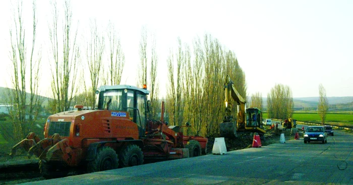 Lucrările de reparaţie pe unul dintre drumurile naţionale FOTO Tudor Iovu