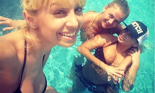 Roxana Vancea este o vedetă care are ce arăta  (Foto: Facebook) png