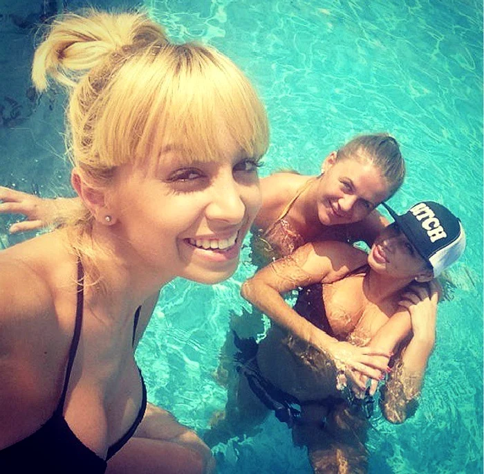 Roxana Vancea este o vedetă care are ce arăta. (Foto: Facebook)