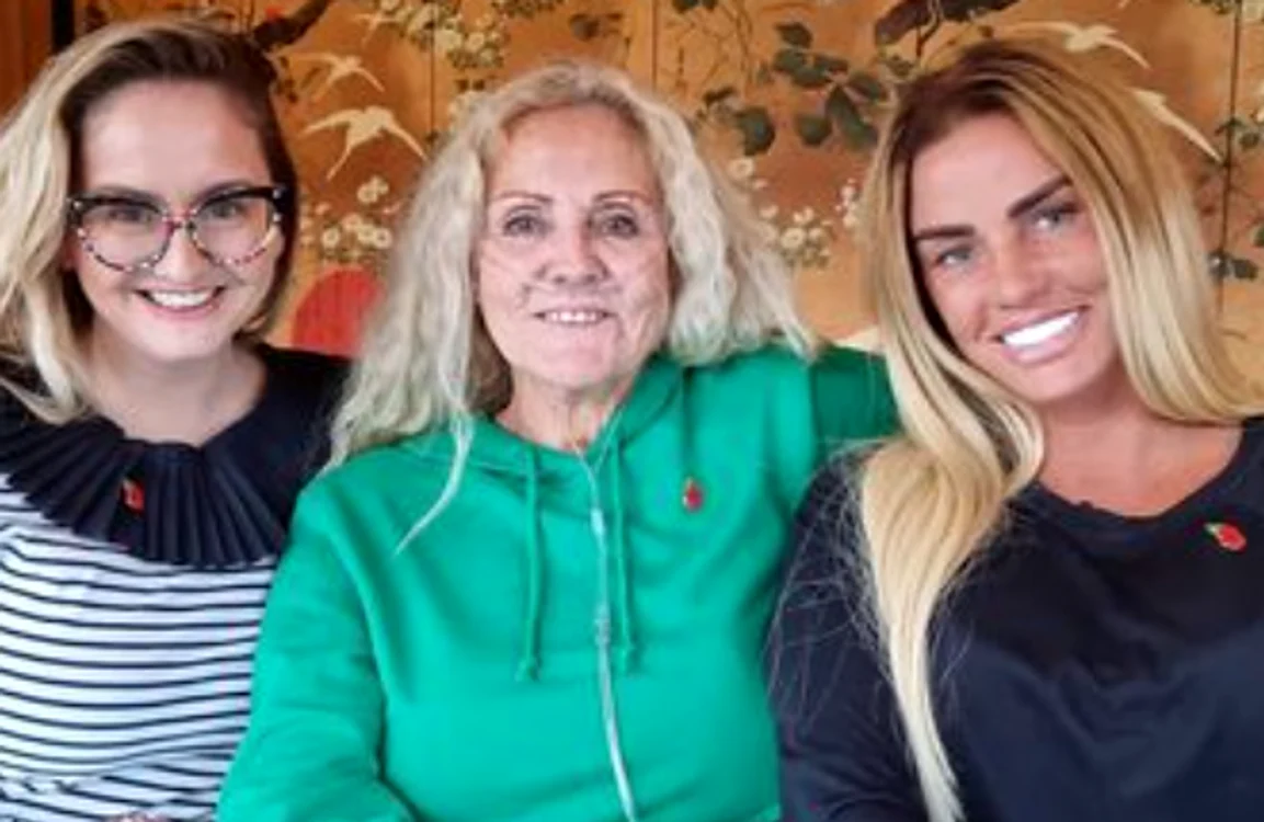 Katie Price, alături de mama ei Foto: Instagram