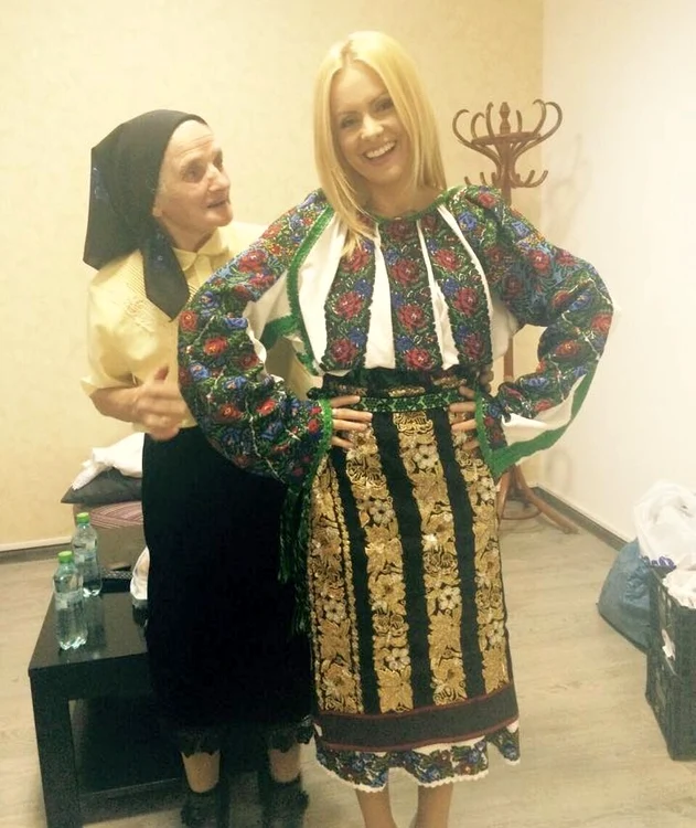 
    Simona Gherghe a purtat costumul în emisiunea ei de vineriFoto: Arhiva personală  