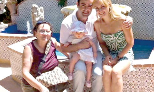 Fetiţa Oanei, Isabel, e  prezentă alături de mama  ei şi în culisele emisiunii  „Dansez pentru tine”( FOTOGRAFII: ARHIVA PERSONALĂ) jpeg