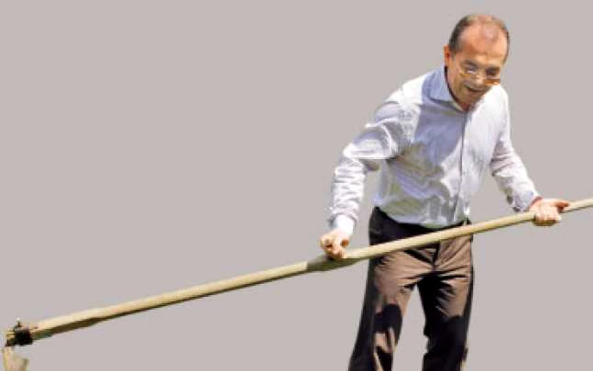 Premierul Boc a acceptat concursul de cosit!