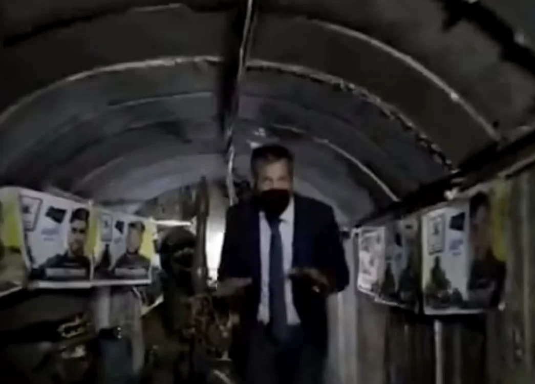 Un jurnalist rus a primit acces in tunelurile Hamas din Gaza FOTO Captura video DailyMail