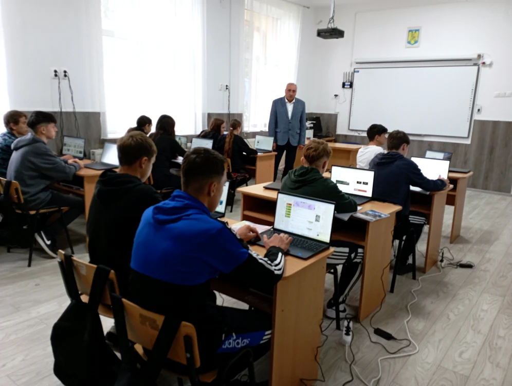 Școala din comuna Mihai Eminescu unde se învață hi-tech FOTO Cosmin Zamfirache