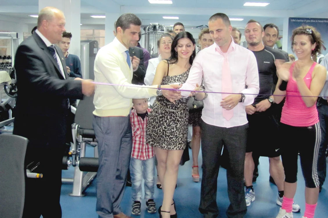 Portarul Rapidului şi atacantului Sibiului taie panglica la inaugurarea sălii