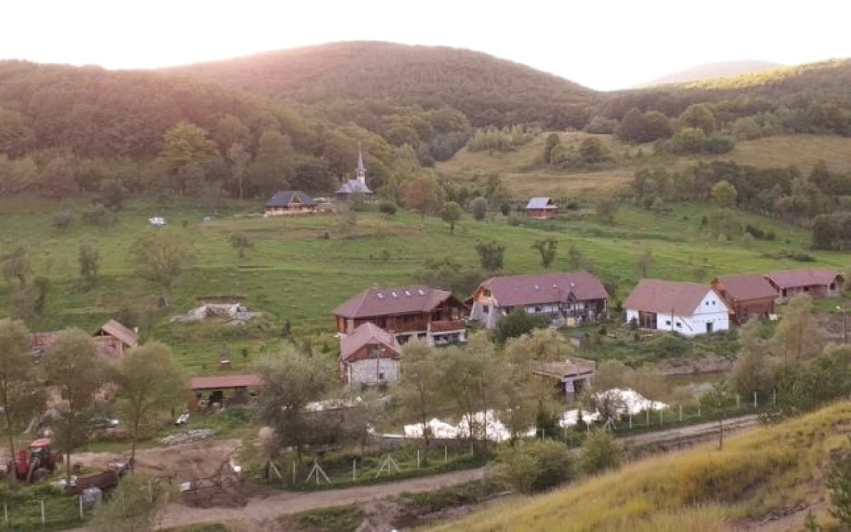 Satul Rachiş a fost reconstruit de Iulian Docea. Foto: Facebook/ Rachiş Wild Ranch