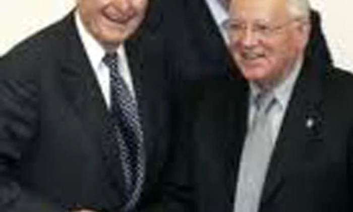 2 decembrie: Are loc întâlnirea la nivel înalt de la Malta dintre George Bush şi Mihail Gorbaciov jpeg