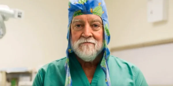 Neurochirurgul american care a separat gemeni siamezi James T. Goodrich FOTO captură video Yavis Breaking News