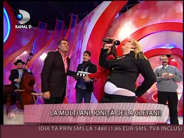 Viorica de la Clejani, fără fustă la tv