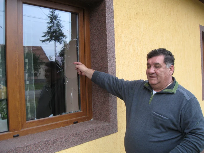 Arad: EXCLUSIV/  Bărbatul cu vila vandalizată extremiştii maghiari, îi iartă pe făptaşi şi îi ajută