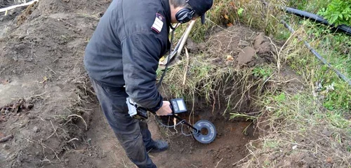 bombe găsite pe marginea DJ209 Salcea - Veresti. FOTO