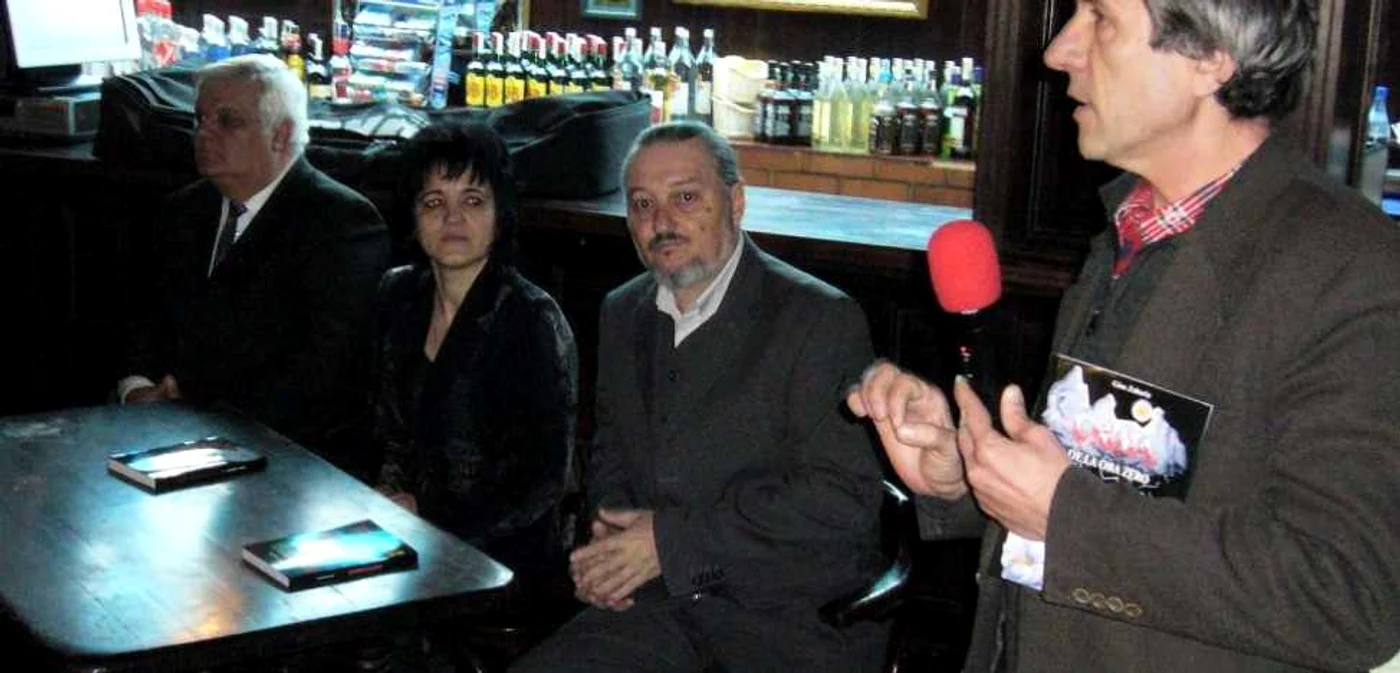 Scriitorii şi-au lansat cărţile în T'essence Pub