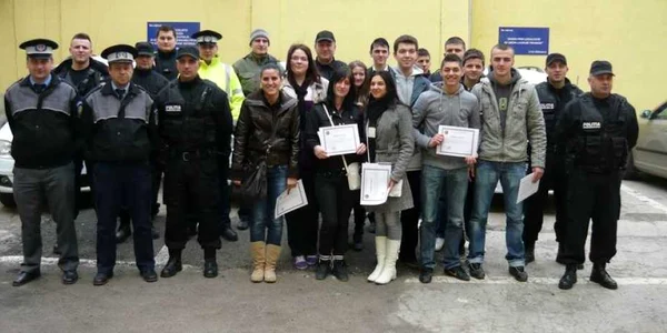 Elevii, agenți comunitari de onoare