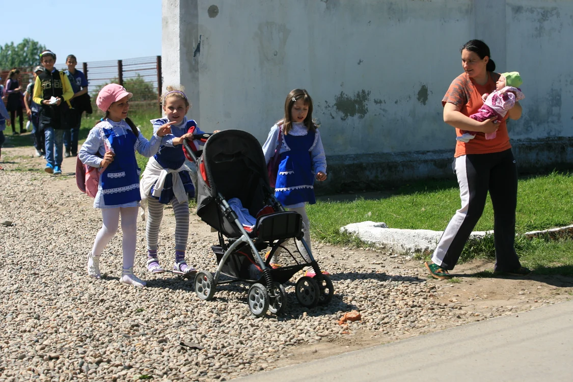 Cine hotărăşte soarta societăţii civile? jpeg