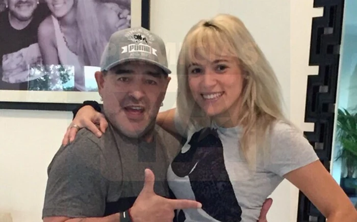 Maradona şi Rocio Oliva, în locuinţa lor din Dubai