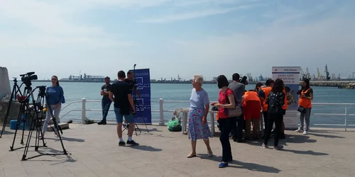 Manifest #plajecurate organizat de Mare Nostrum pe faleza Cazino Constanţa Sursa Ramona Craângaşu