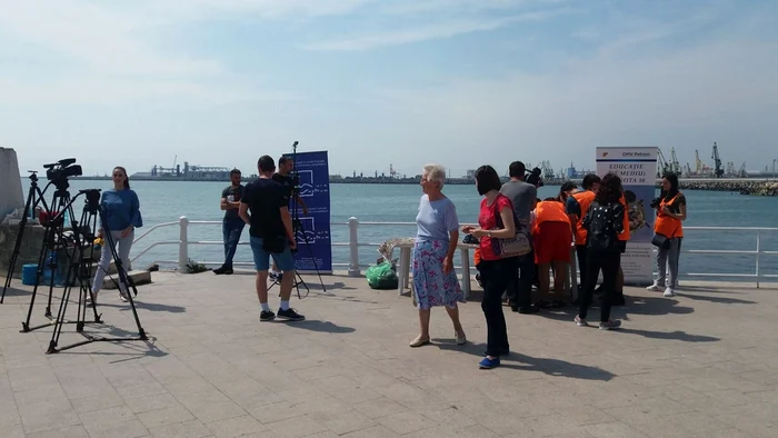 Manifest #plajecurate organizat de Mare Nostrum pe faleza Cazino Constanţa Sursa Ramona Crângaşu