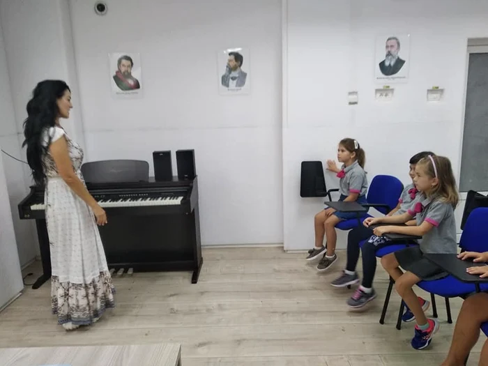 9 silvia launeanu profesoara la international school 1 jpg jpeg