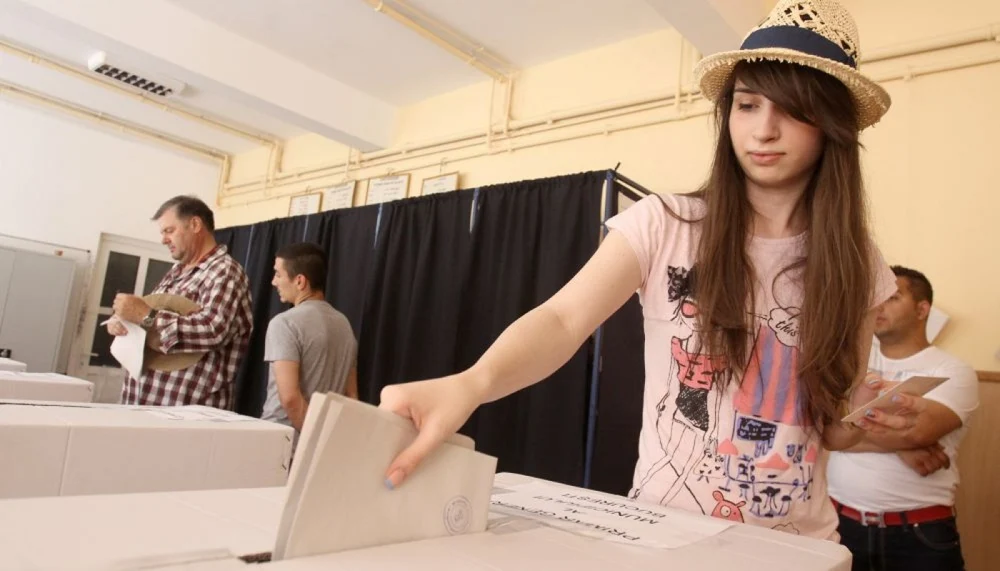 Lecția Ungariei pentru România. Expert în comunicare: „Politicienii noștri joacă un meci în clepsidră pentru ei și bula lor”