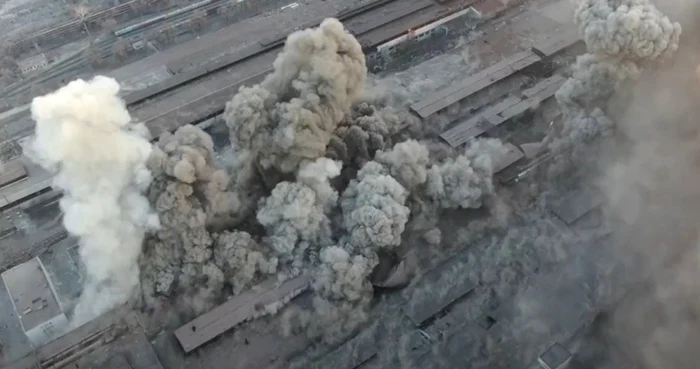 Oţelărie din Mariupol bombardată