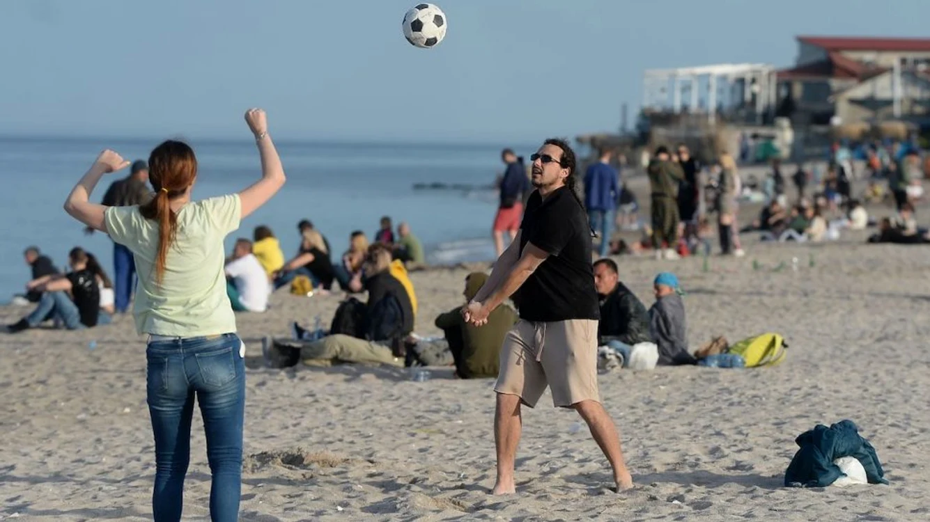 Vremea pare să ţină  cu turiştii. Vor fi în  jur de 20 de grade  pe Litoral. Foto: Mediafax